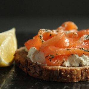 Лосось малосольный «гравлакс» по-скандинавски, филе на коже