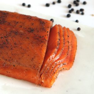 Лосось холодного копчения по-шотландски, филе на коже.