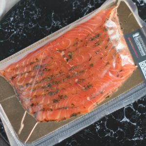 Лосось малосольный «пастроми» в итальянском стиле, нарезка