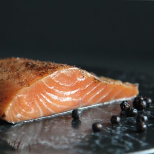 Лосось малосольный по-шотландски, филе на коже