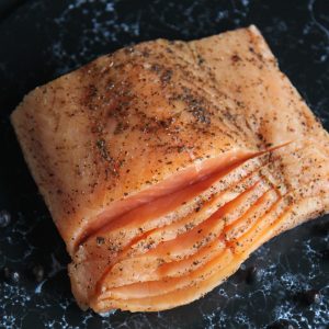 Лосось малосольный по-шотландски, филе на коже